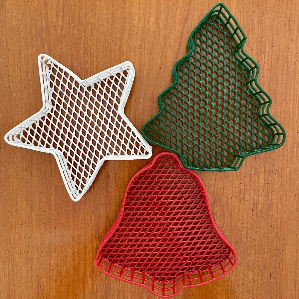 Set of 3 Christmas themed wire baskets